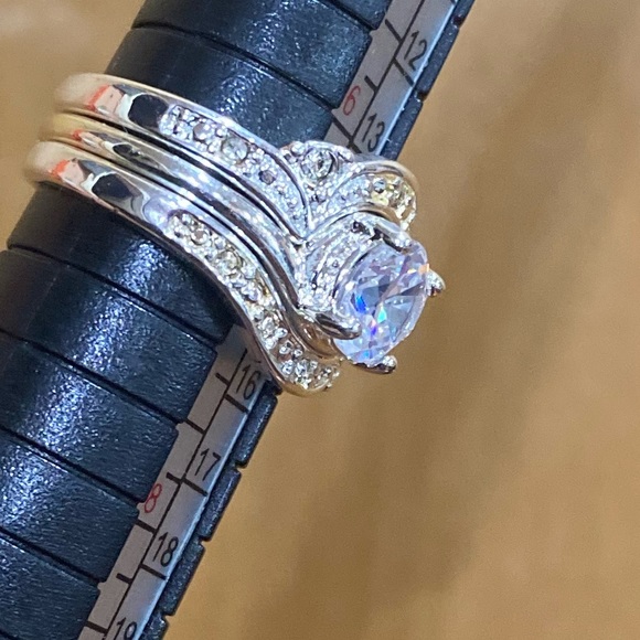 Sparkly ring - Picture 3 of 3